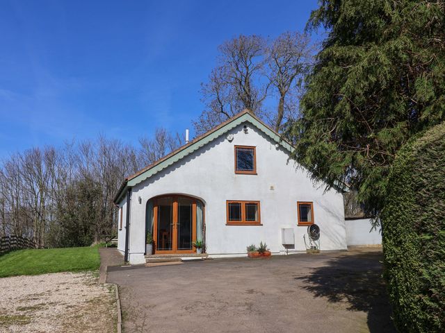 A house with garden and pathway at Brush and Boot in Stittenham near York