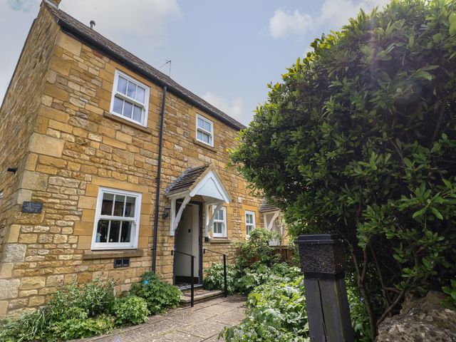 Bumble Cottage - 1081184 - photo 1