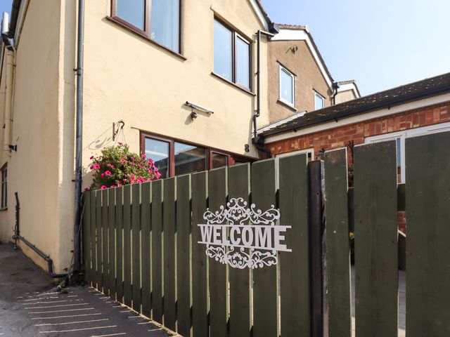 8 Heatons Bridge Road - 1084470 - photo 2