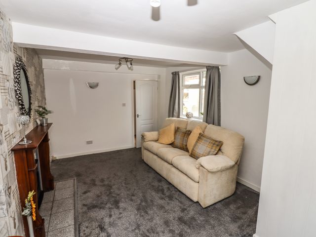 8 Heatons Bridge Road - 1084470 - photo 4