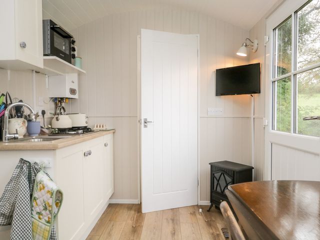 Seashore Shepherds Hut @ Moat Farm - 1085409 - photo 5