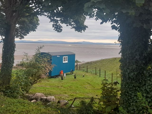 Seashore Shepherds Hut @ Moat Farm - 1085409 - photo 3