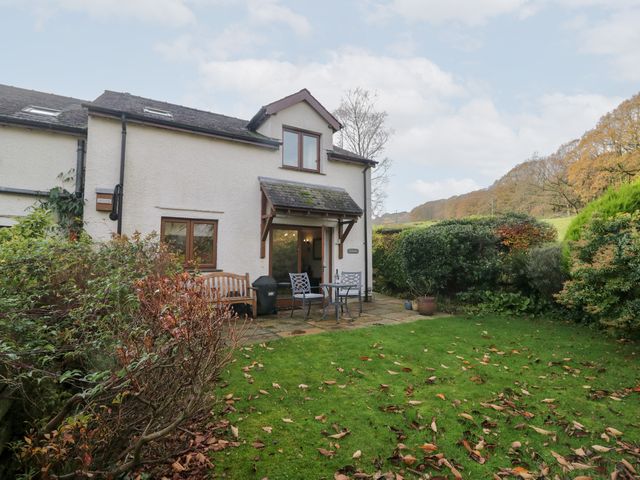 A house with garden furniture at Low Dow Crag in Coniston