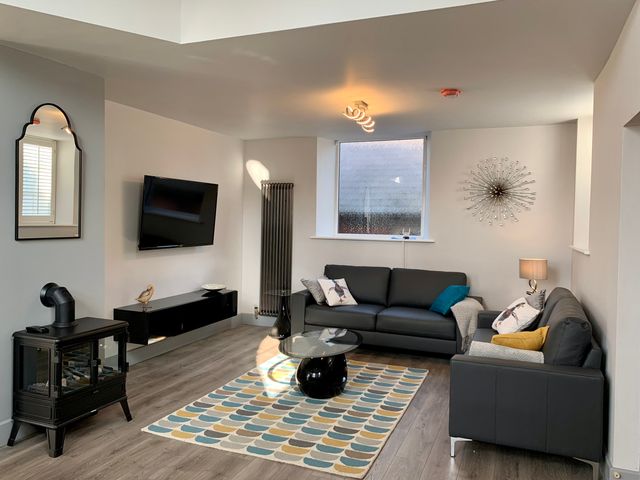 Wesleyan House - 1087579 - photo 2