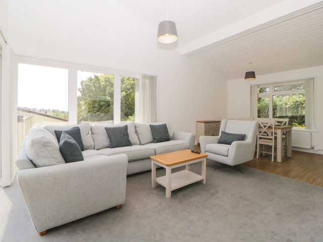 Harcombe House Pet Friendly Bungalow - 1088114 - photo 3