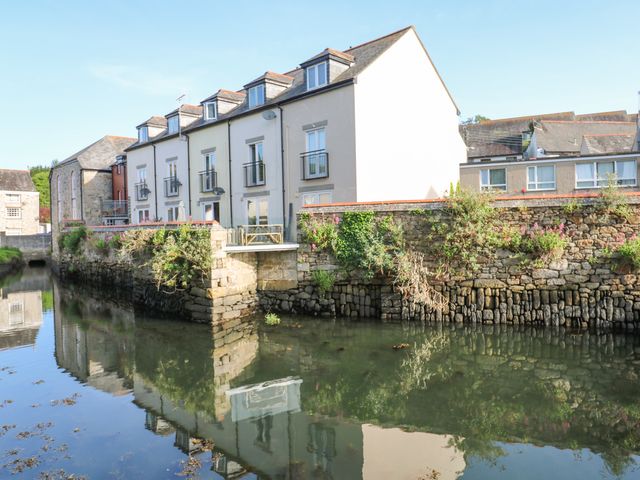 'Riverside' Summercourt