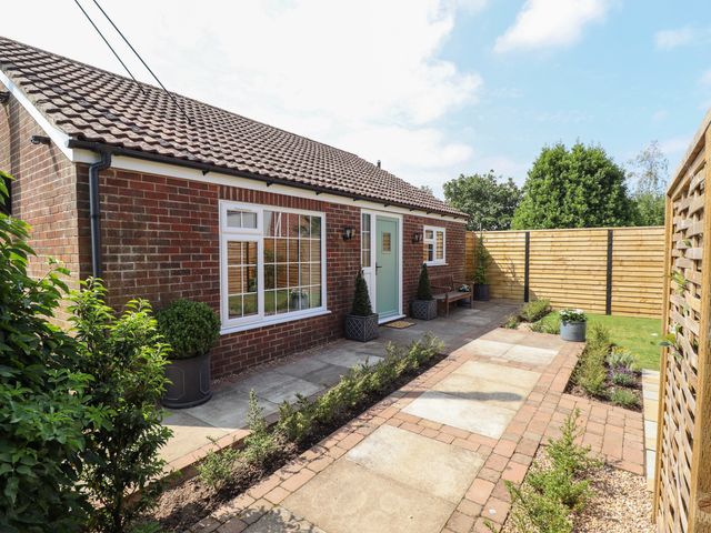 Smithy Cottage - 1092689 - photo 1 