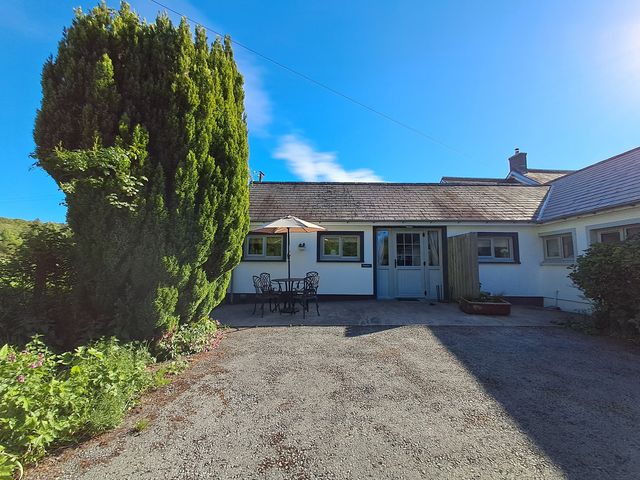 An exterior view with table and chairs at Dinefwr Cottage in Golden Grove near Llandeilo