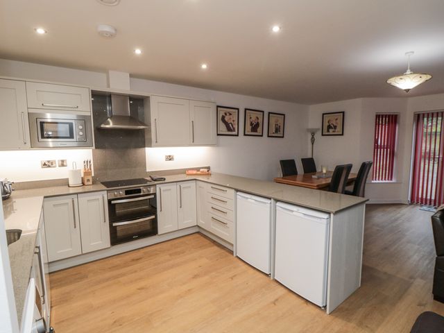 Apartment 1, 19 Cleveland Terrace - 1095081 - photo 5