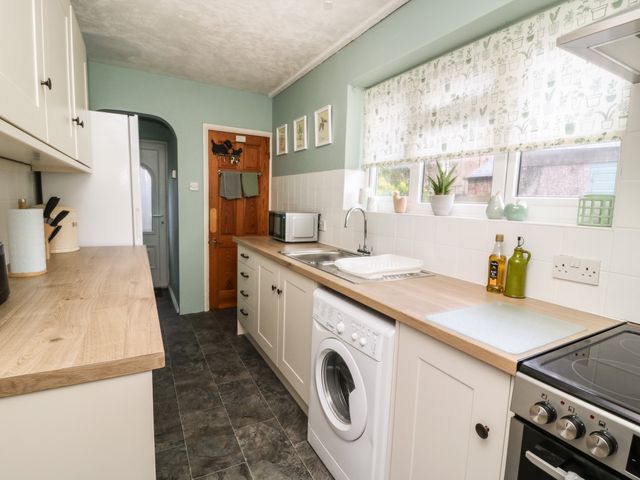 Cornerways, 8 North Lane - 1098665 - photo 5