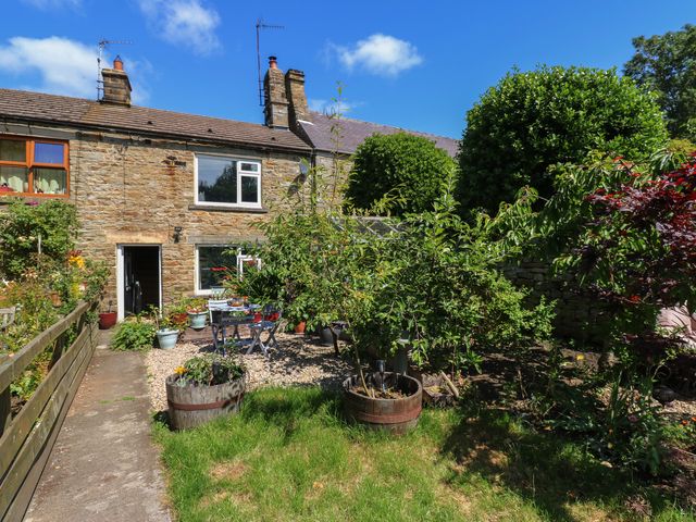 A house with a garden featuring a table and chairs at Banklands in Mickleton, Teesdale