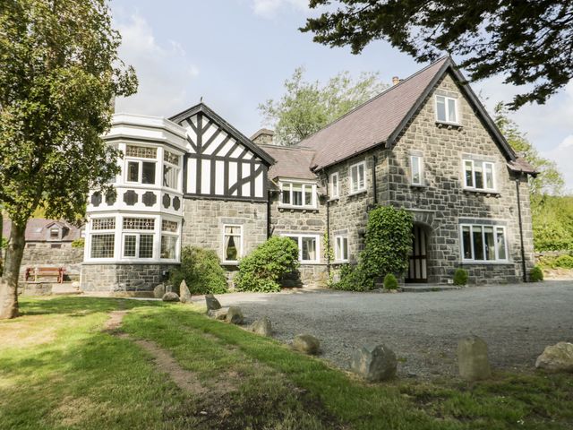 Gwern Borter Manor - 1099404 - photo 1