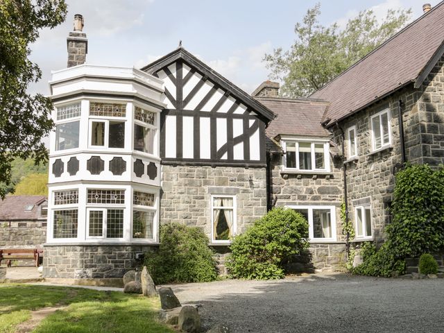 Gwern Borter Manor - 1099404 - photo 2