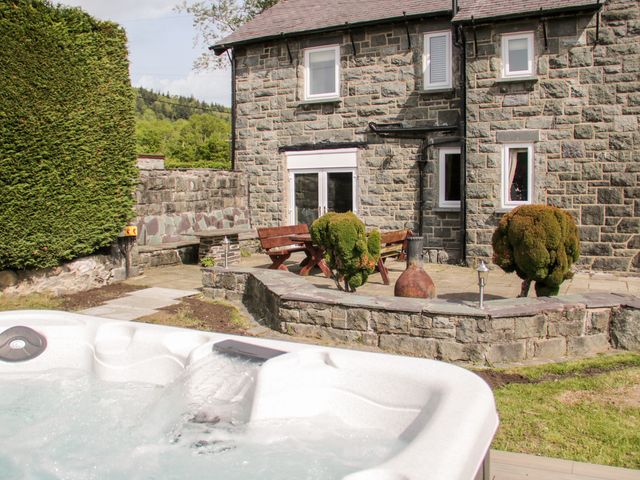 Gwern Borter Manor - 1099404 - photo 3