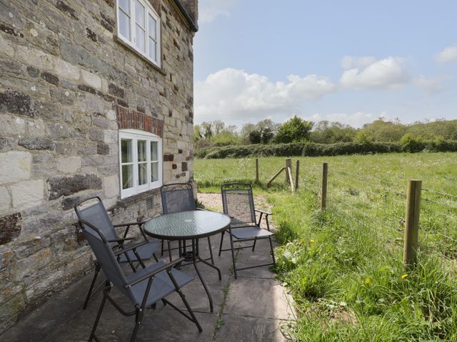 2 Court Farm - 1099895 - photo 2