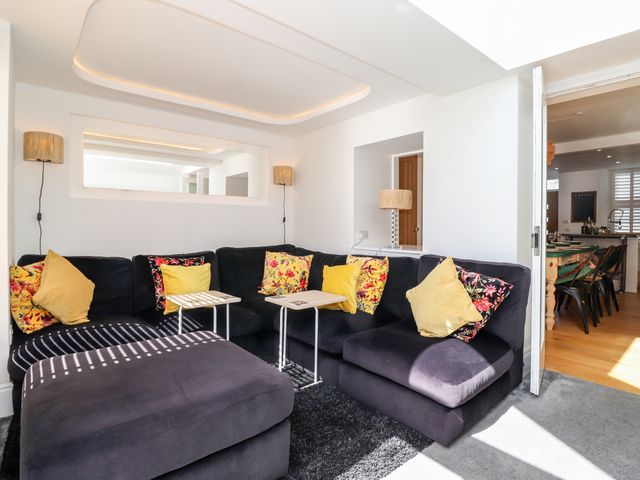 2 Alexandra Road - 1101331 - photo 5