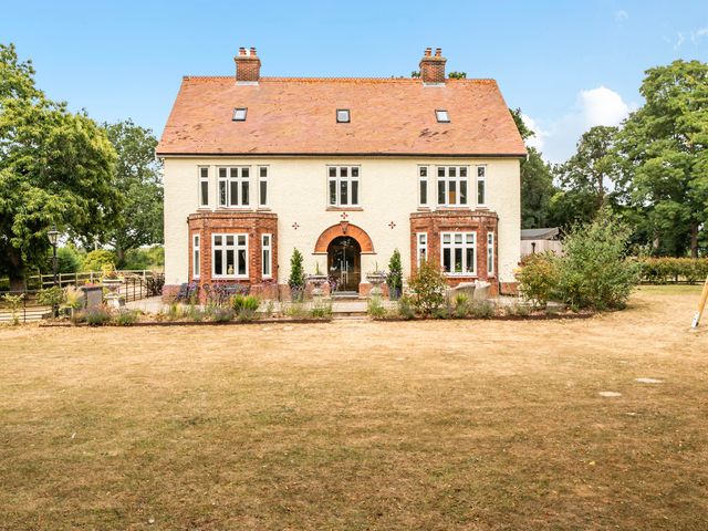 A house with garden and pathway at High House in Southrepps