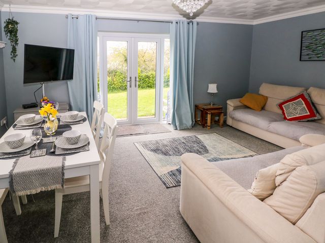 Clicketts Court - 1103427 - photo 3