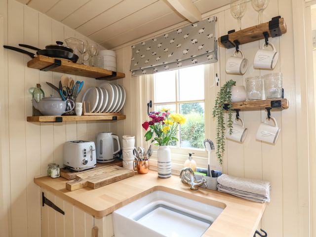 High Grounds Shepherd's Hut - 1104961 - photo 4
