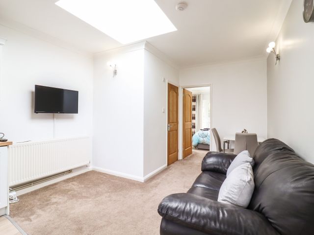 493 Little Wakering Road - 1105037 - photo 3