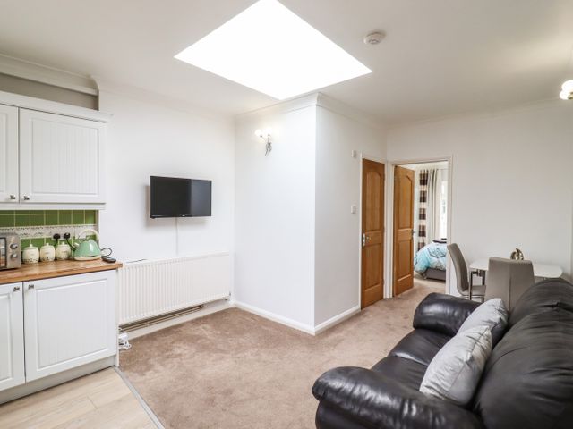 493 Little Wakering Road - 1105037 - photo 5