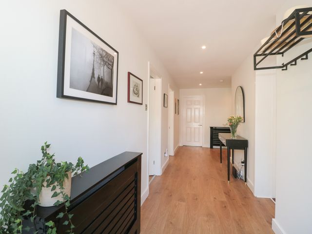 1 Charlotte Close - 1105314 - photo 3