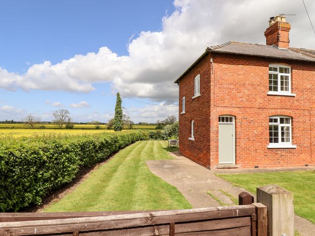East Farm Cottage - 1105354 - photo 2