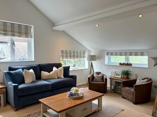 11 The Gables - 1105881 - photo 3
