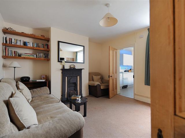 23 Lym Close - 1105966 - photo 2