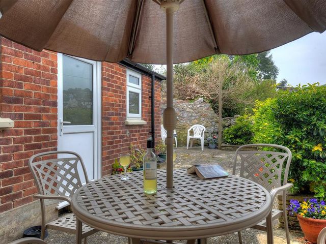 23 Lym Close - 1105966 - photo 3