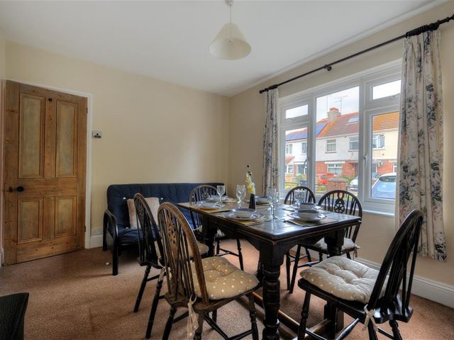 23 Lym Close - 1105966 - photo 4