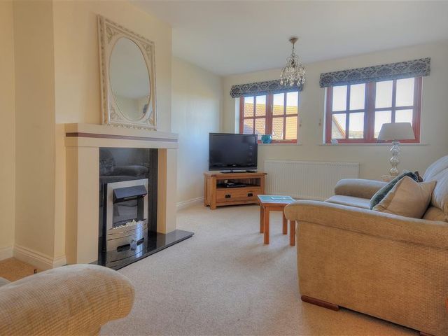 28 Barnes Meadow - 1106469 - photo 5