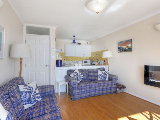 6 Bay View Court - 1106598 - photo 4