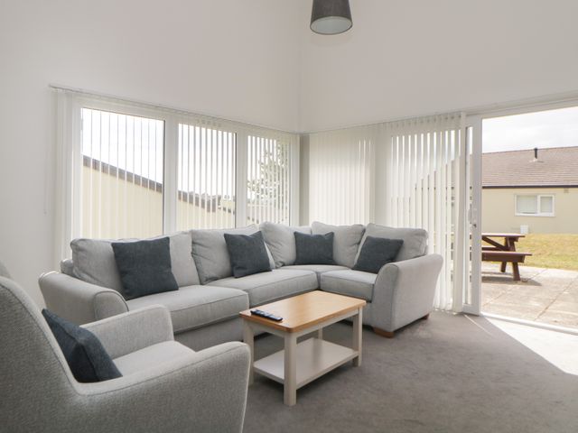 Harcombe House Accessible Pet Free Bungalow Sleeps 5 - 1107646 - photo 3