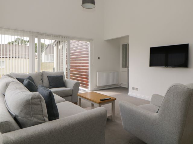 Harcombe House Accessible Pet Free Bungalow Sleeps 5 - 1107646 - photo 5