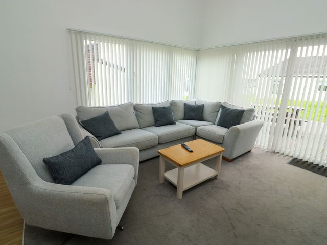 Harcombe House Accessible Pet Free Bungalow Sleeps 5 - 1107646 - photo 4