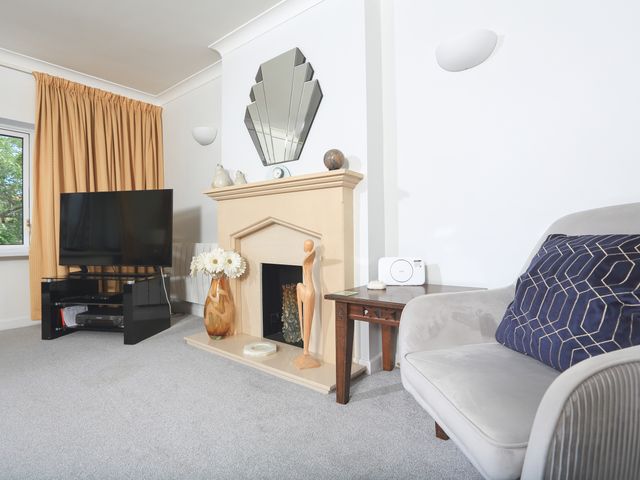 2 Lee Court - 1108063 - photo 4