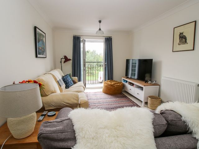 30 Poplar Close - 1110175 - photo 2
