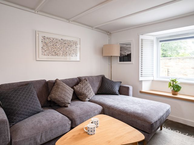 West Cottage - 1111942 - photo 3