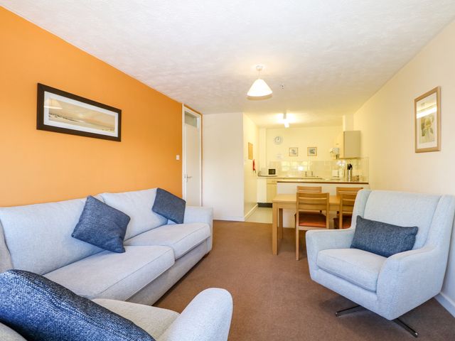 Marine Court Two Bedroom Second-floor Apartment 33 - 1112828 - photo 5