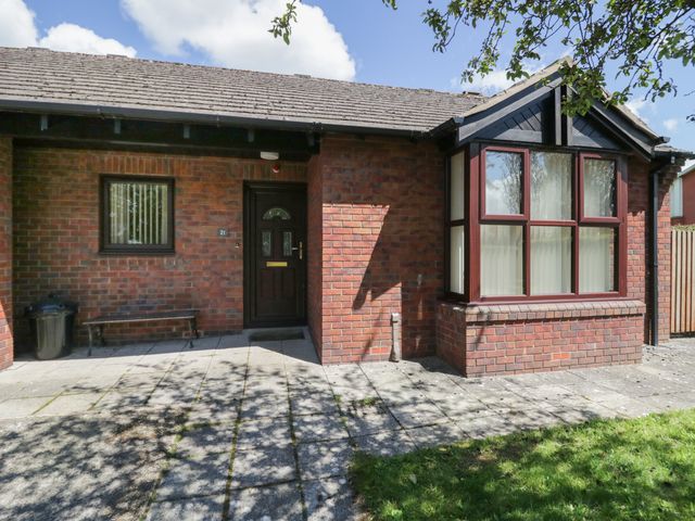 Jubilee Bungalow Pet Friendly Sleeps 3 - 1112834 - photo 2