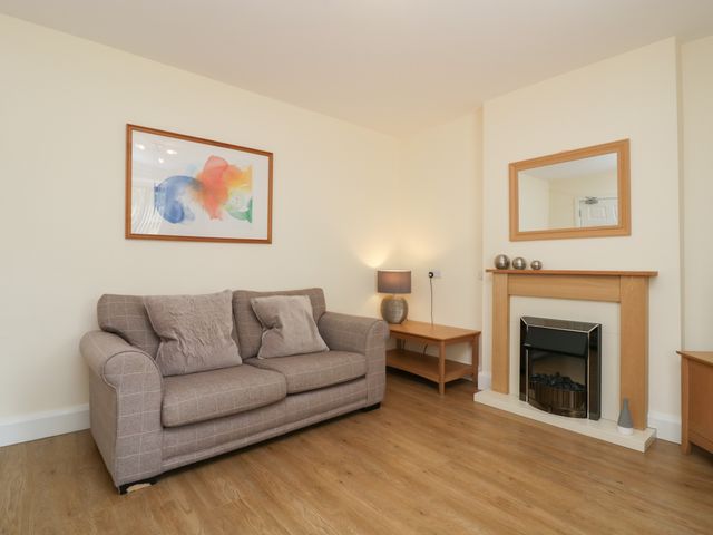 Jubilee Bungalow Pet Friendly Sleeps 3 - 1112834 - photo 3