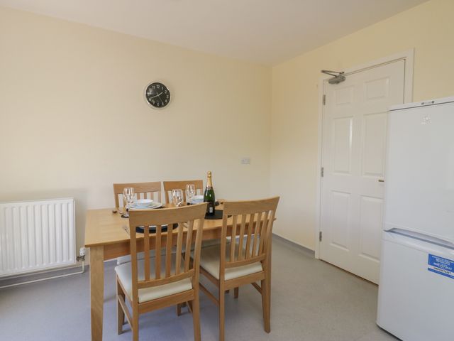 Jubilee Bungalow Pet Friendly Sleeps 3 - 1112834 - photo 5