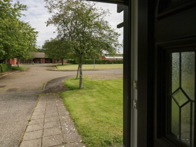 Jubilee Two Bedroom House Pet Free Baby Friendly - 1112837 - photo 3