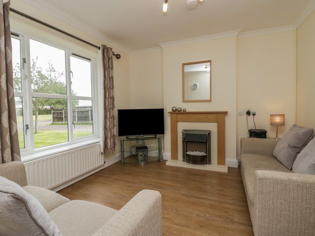Jubilee Two Bedroom House Pet Free Baby Friendly - 1112837 - photo 5