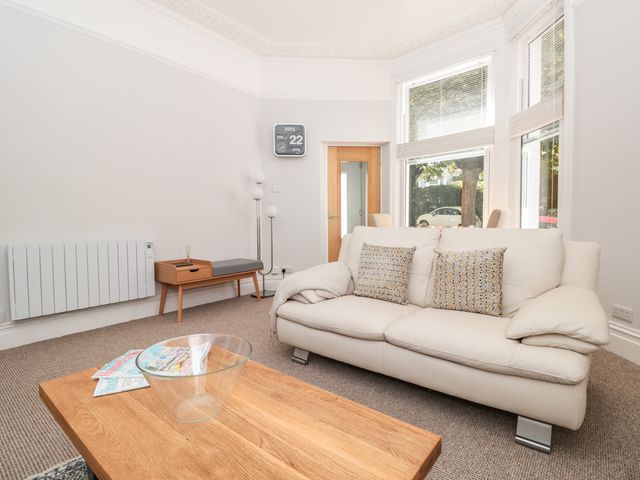 Flat 1 Byfield - 1113071 - photo 2