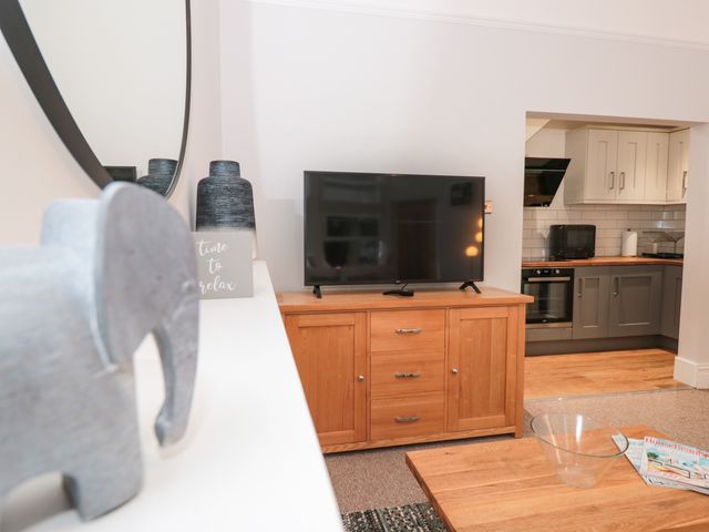Flat 1 Byfield - 1113071 - photo 3