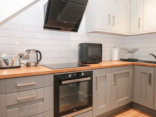 Flat 1 Byfield - 1113071 - photo 4