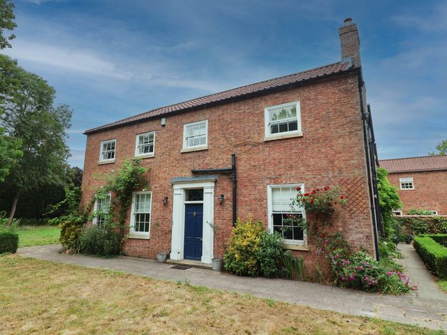 A house with blue door and garden at Kexby House