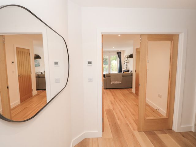 4 Court Terrace, Hillfield Village - 1116226 - photo 4